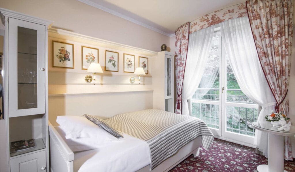 curtains for the living room in Dubai