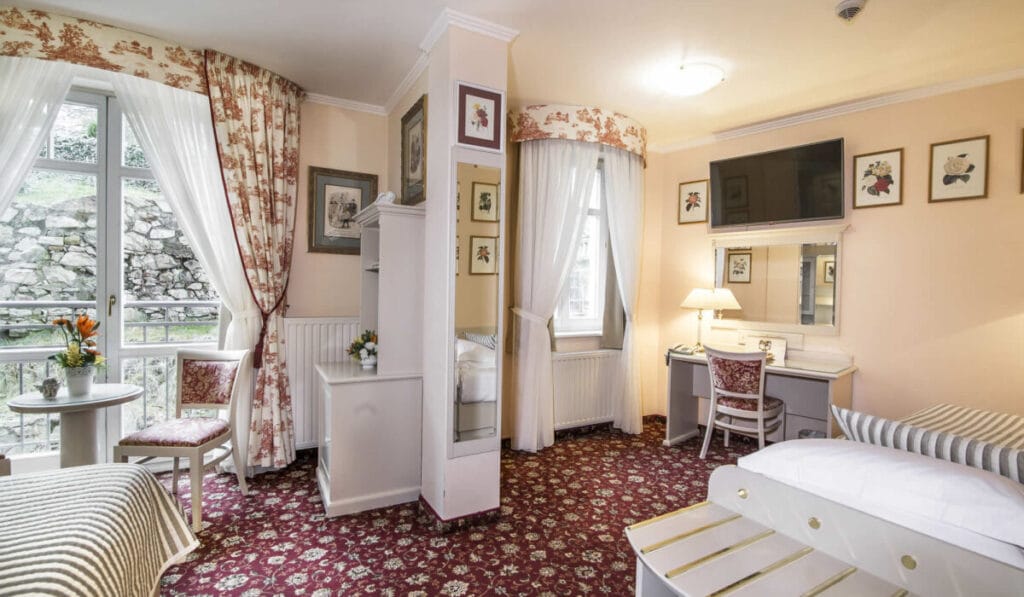 affordable curtains Dubai